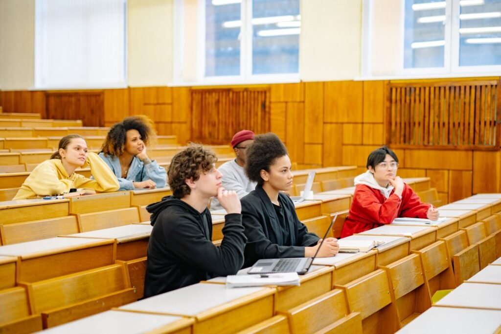 Studienkolleg Nedir? Kurs Türleri (T, M, W, G, S) ve Feststellungsprüfung Rehberi - SDM Dil Okulu