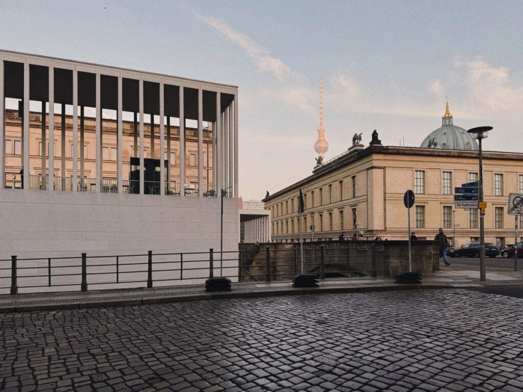 Berlin Müze Adası ve Fernsehturm manzarası — Goethe sınav tarihleri rehberi